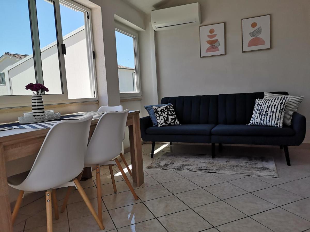 Apartmani Ljuba Rogoznica  Ngoại thất bức ảnh
